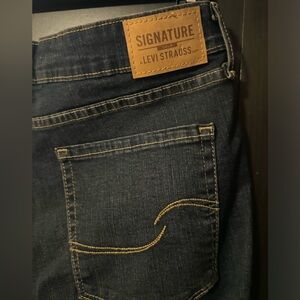 Levi crop length stretch fit jeans